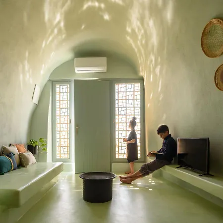 Sublime & Caves Akrotírion