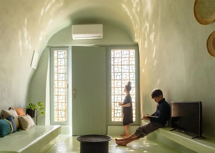 Sublime & Caves Akrotírion